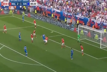 VIDEO: Pha đánh đầu đập cột dọc của cầu thủ số 11 bên phía Slovakia